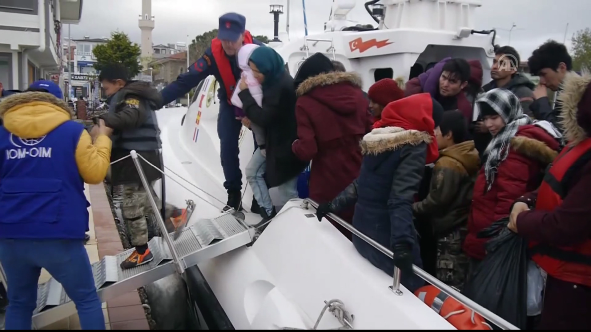 Li Tirkiye, 244 koçberên hatin binçavkirin